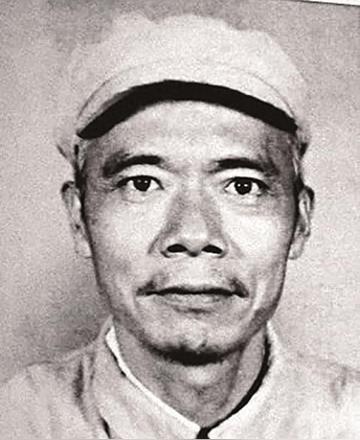 1937年，地下党员涂作潮与邻居打牌，闲聊中，邻居突然不说话，还凑到他耳边，轻声