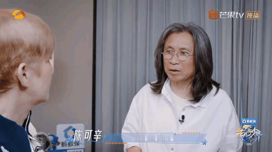 花少8才发现，吴君如这个大姐，精神世界真的好领先啊~送机片段太甜了，像是吴君如递