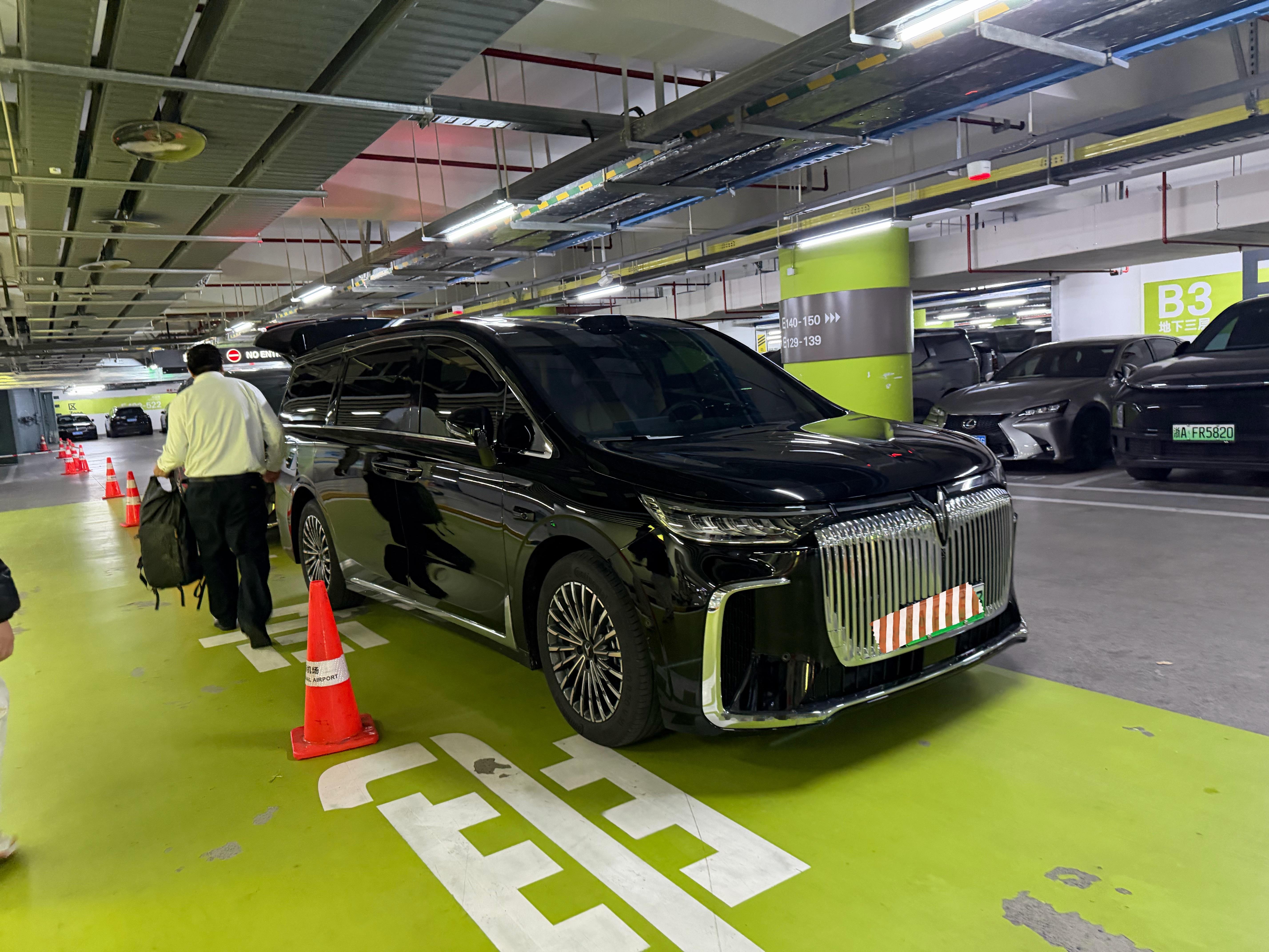 总算坐上了26款岚图梦想家，师傅自己买的车跑滴滴豪华，还是乾崑版，但是没买带空悬