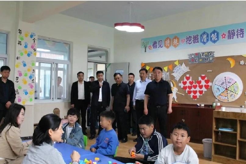 曹县人大常委会到特殊教育学校检查工作


      5月8日，曹县人大常委会党