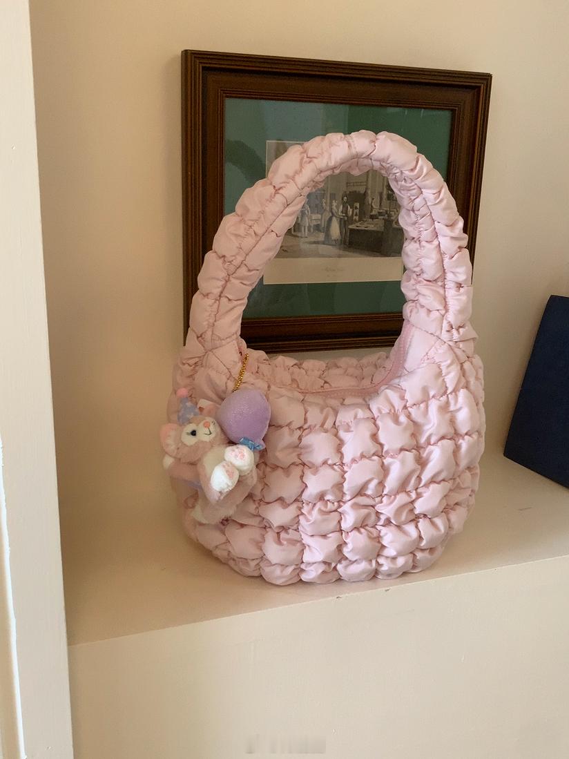 云朵腋下包谁在等！🩰🧊🎠🥝卡了的绿色果然好看啊～这个盐系风格我爱了粉色腋