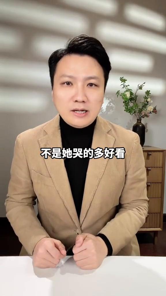 李记者的日常：女生1700公里独行长城，热泪诵诗叩问山河。
说实话，这个视频我第