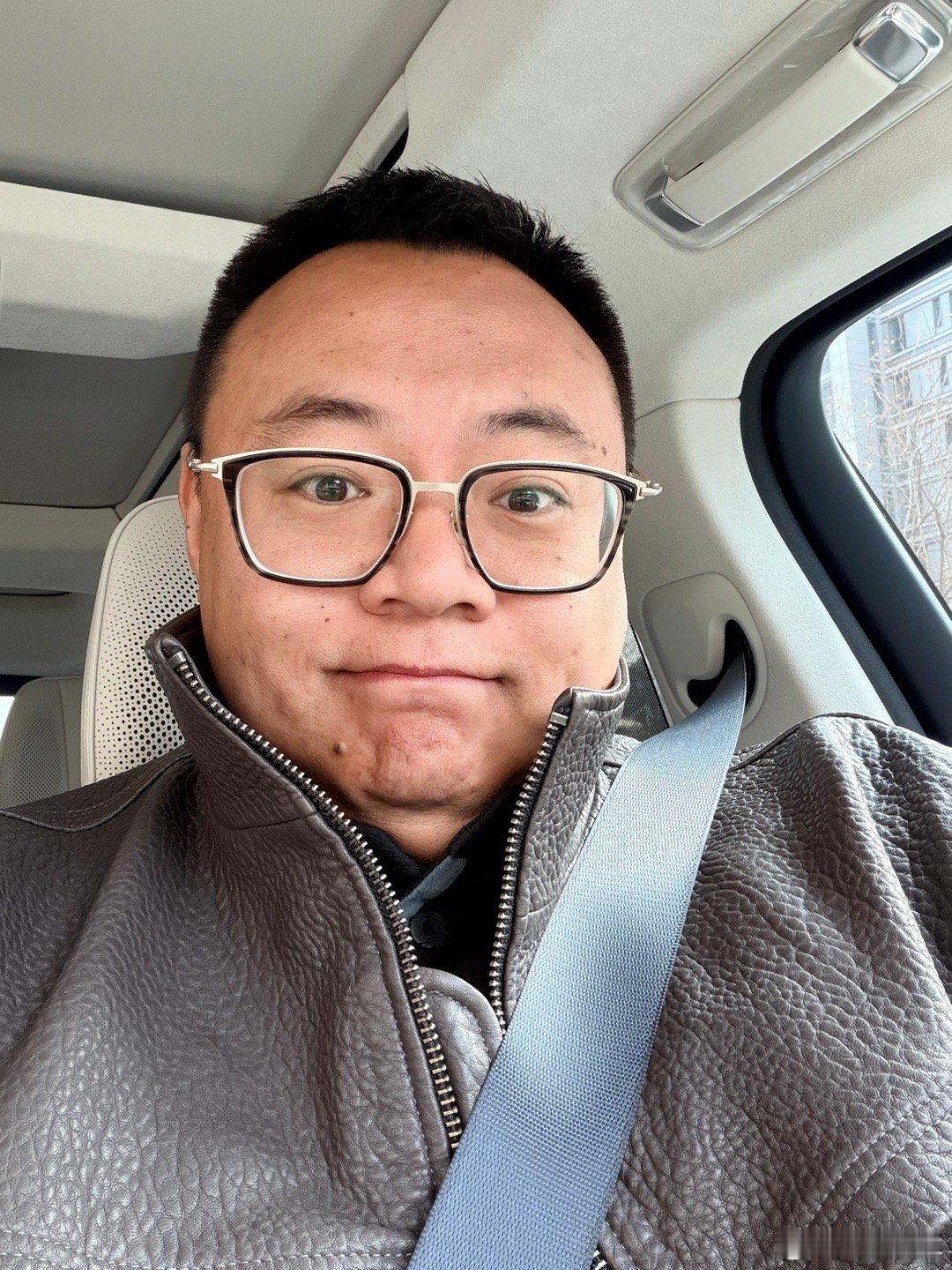 自从有了 9x我特么出门都更自信了颜值不够车来凑买 9x 自己开必须白色要装 要