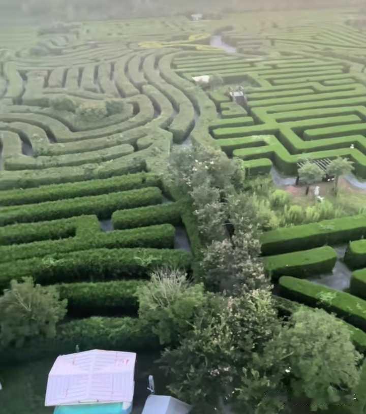 很多事情为什么开导别人就很好，到自己就想不通了?
应该是第三视角的关系吧？
对于