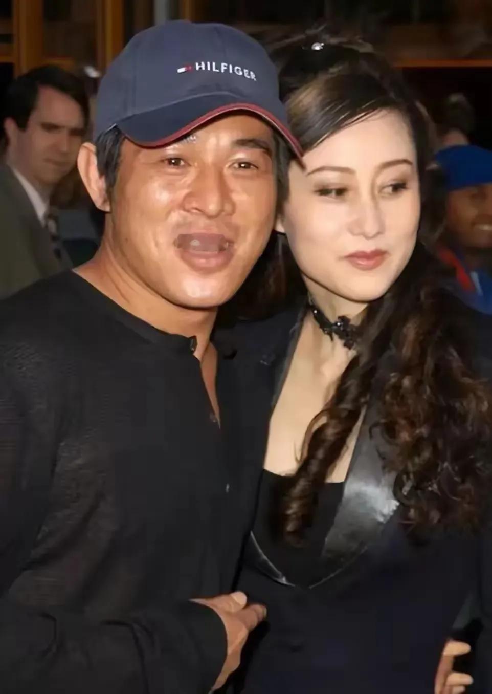 男人出名之后就换老婆，他也盯上了一个最漂亮的。他虽然自己长得不怎么样，但是眼光还