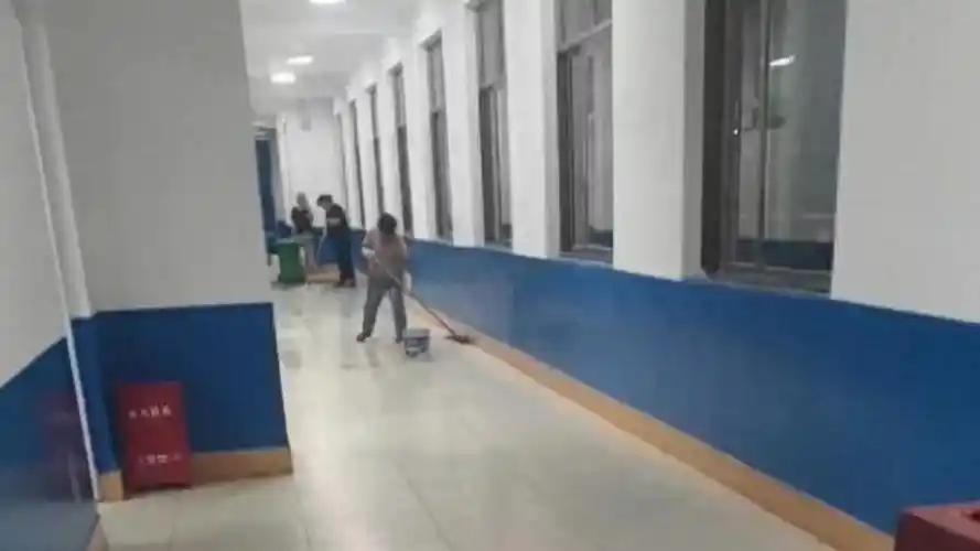 56人的班级，41人请假。

这不是流感季，这是开学第二天。

山东菏泽巨野县南