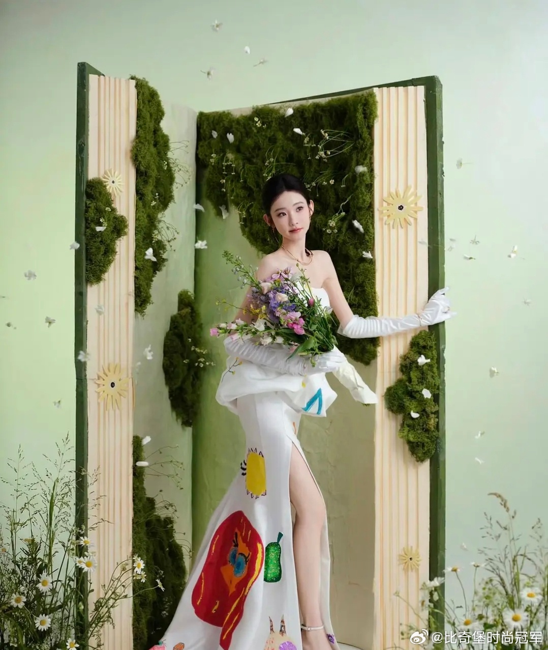 我觉得张艺凡更适合做模特 就是有时候造型服装很好看 她能穿出来效果 但是演员的话