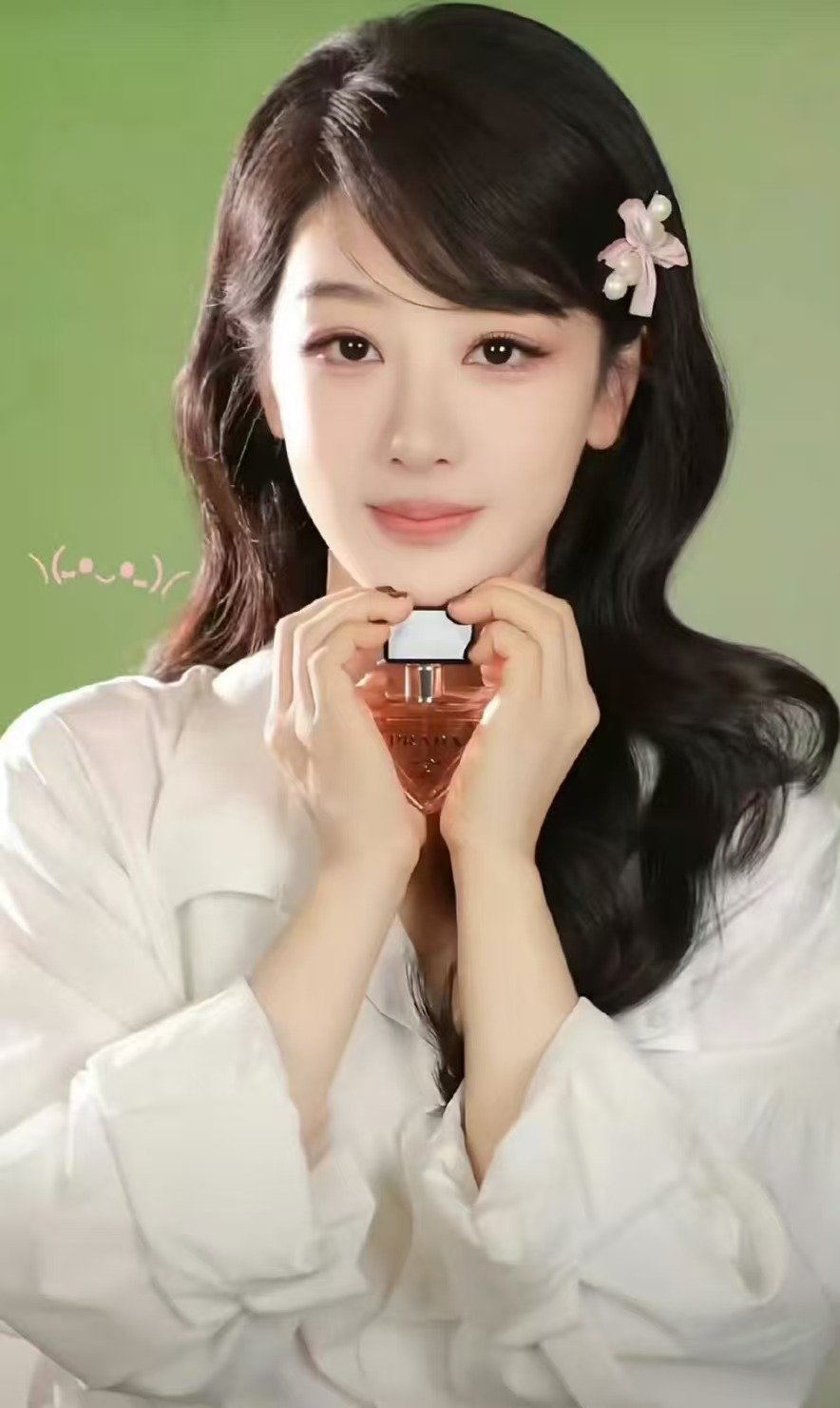 杨紫斜刘海卷发杨紫甜美公主风杨紫新造型太美了 