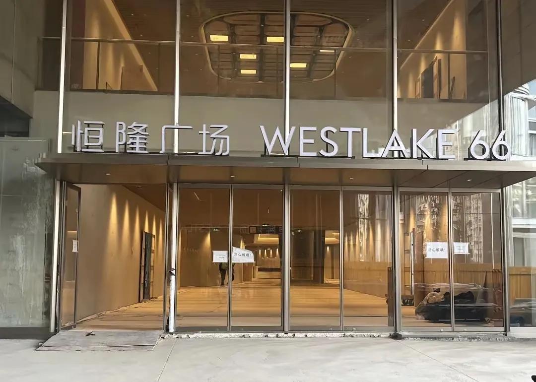 港资在杭城打造的一个作品
杭州恒隆广场部分商场会在今年的4月28日试营业。
香港