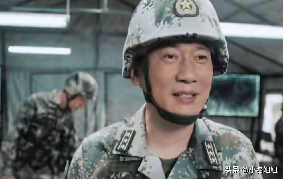 全网都在骂刘望远阴险，毁了396旅。

其实，最蠢的从不是递刀的小人，而是那个看