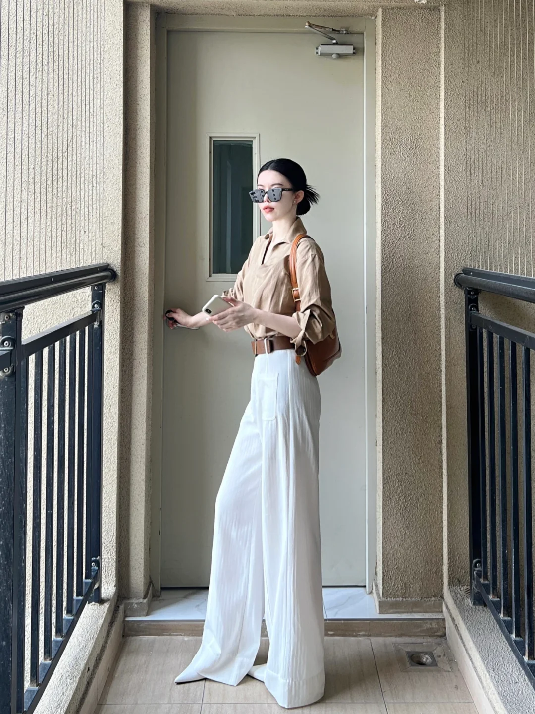 初秋通勤不就是一个衬衫➕一条白裤子吗！