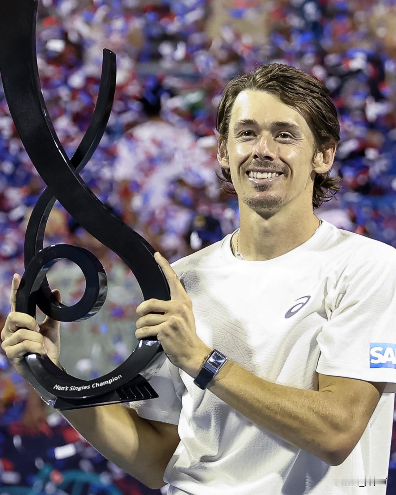 德米纳尔，谢谢弗基纳！
在自己的首次年终总决赛男单半决赛0-2不敌辛纳、惨遭13