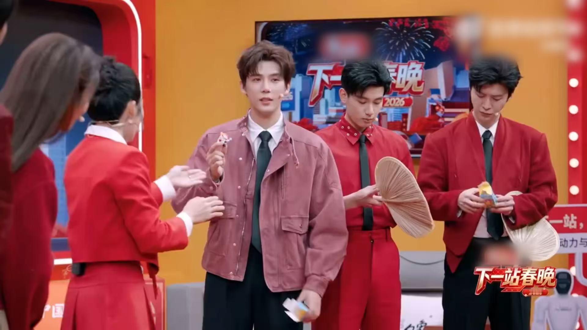 央妈王安宇粉上了 谁懂啊！看《下一站春晚》直接被王安宇的“男大感”焊死在屏幕前了