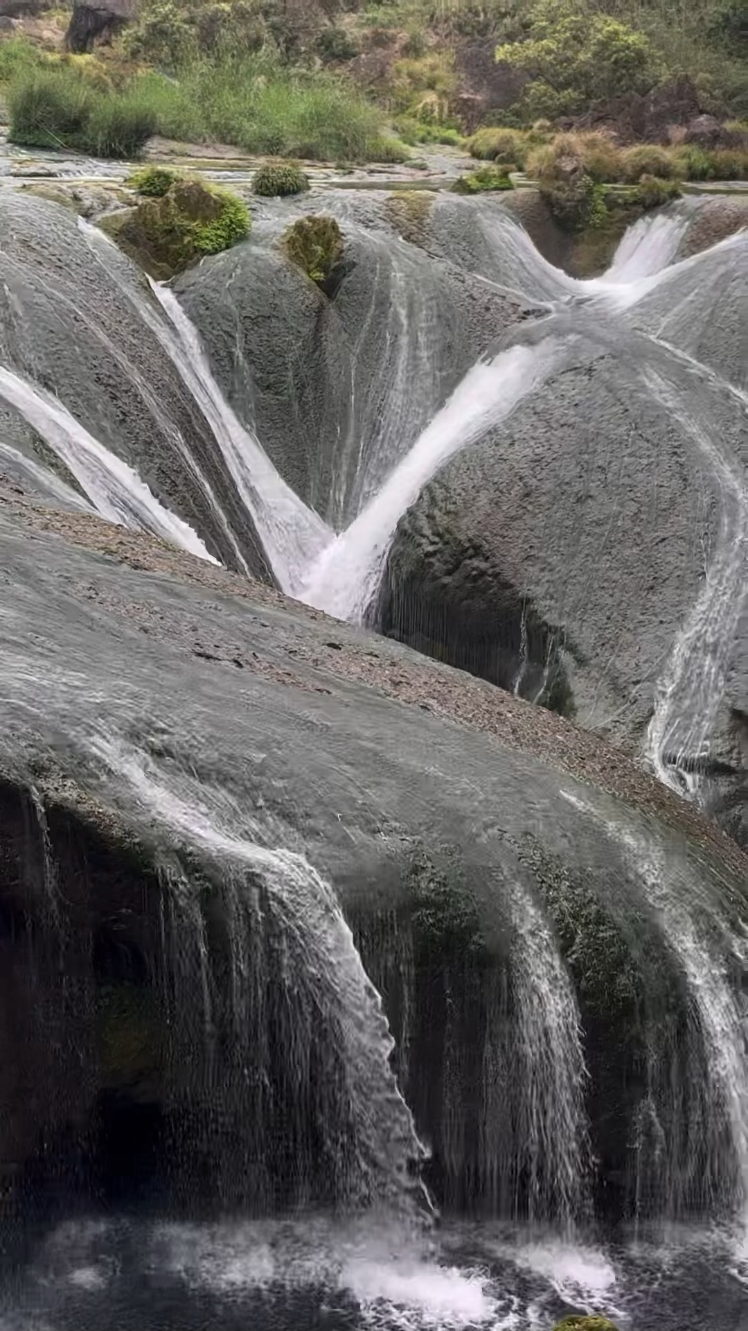 本打算三小时玩完黄果树瀑布 事实上是放弃了两个景点 还走了六个小时 难忘的旅途 