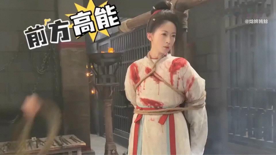 吴谨言这段牢狱戏用的真蛇、吴谨言真蛇《御廷谣》孟廷辉牢狱名场面幕后揭晓，吴谨言直