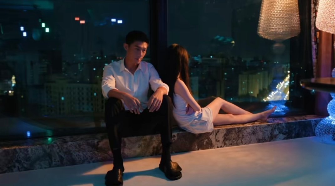许我耀眼黑皮律师上桌了韩卫平黑皮精英律师这对藏不住了！拉扯间满是性张力，那一巴掌