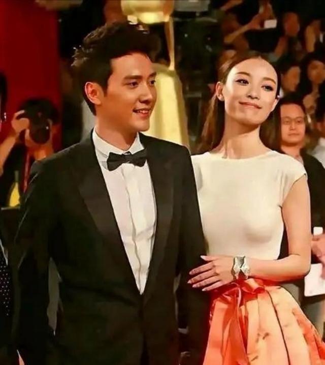 2012 年，24 岁的倪妮爱上了 34 岁的冯绍峰，两人同居 3 年，倪妮努力
