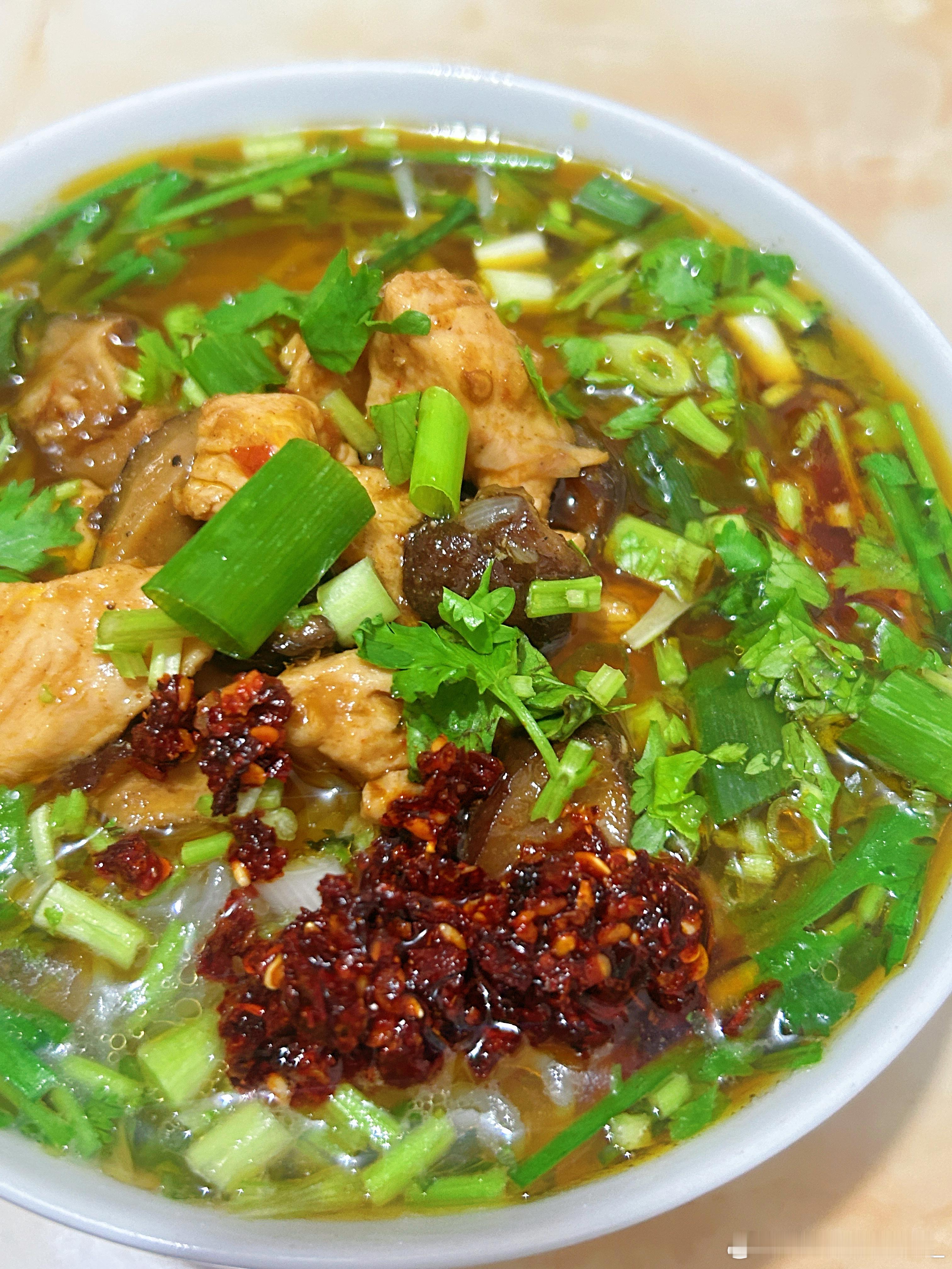 今日午餐香菇鸡块米线🍜超级美味😋 ​​​