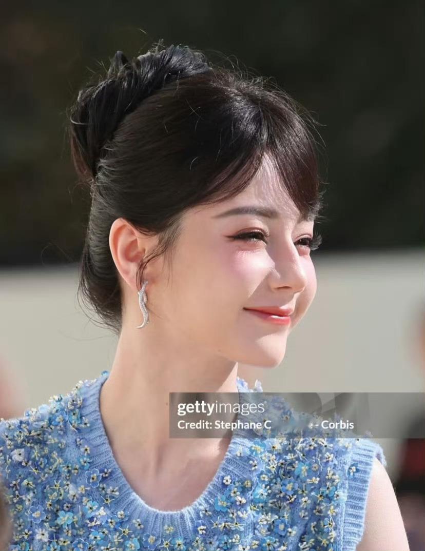 迪丽热巴把G社变站姐了热巴真的太美了 ​​​