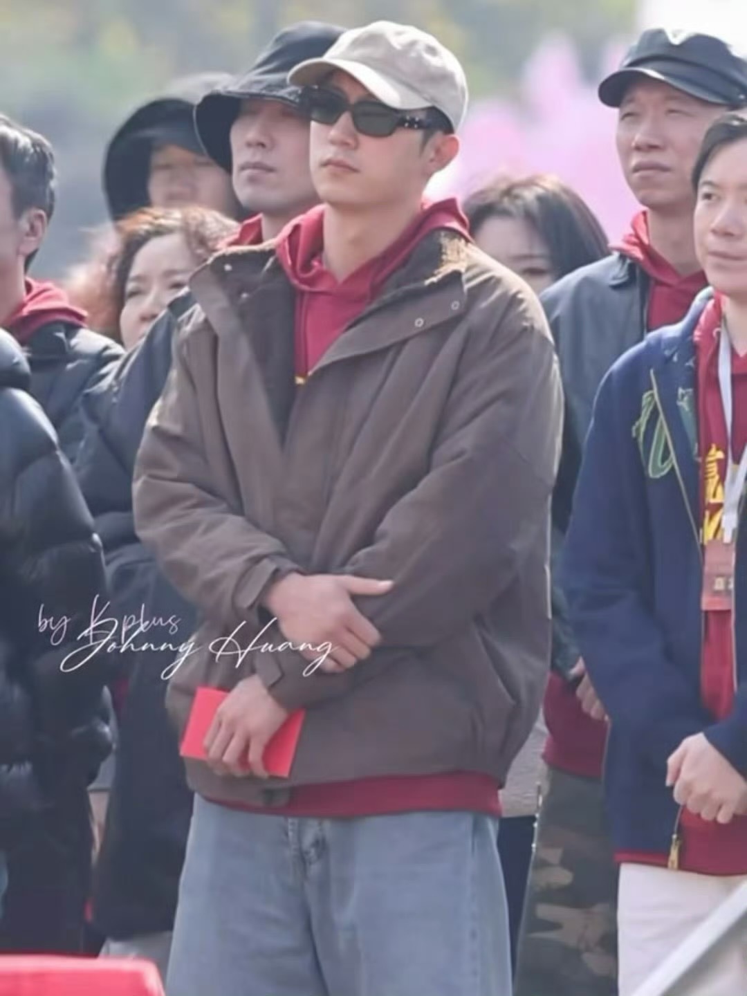 黄景瑜开机路透来啦，整个状态很放松，期待一下吧！ 