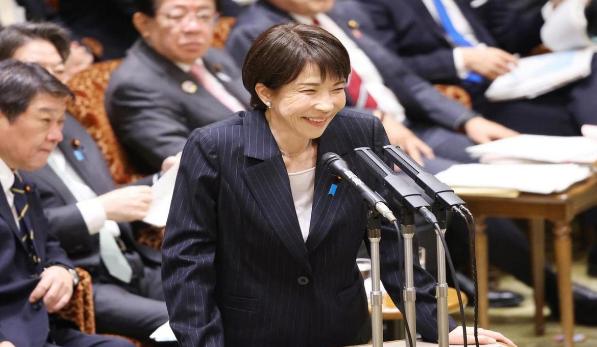 高市早苗原定的访美计划很可能是想打探特朗普的对华态度，毕竟中日对峙不断加码着，可