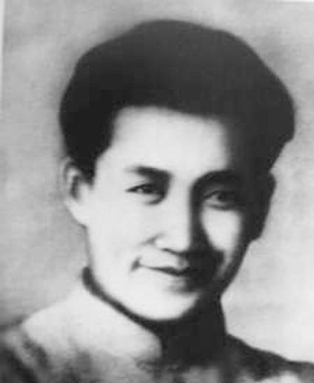 12岁参军战场被活埋38小时，因两只苍蝇获救，寻亲途中竟差点认不出生父亲？
19