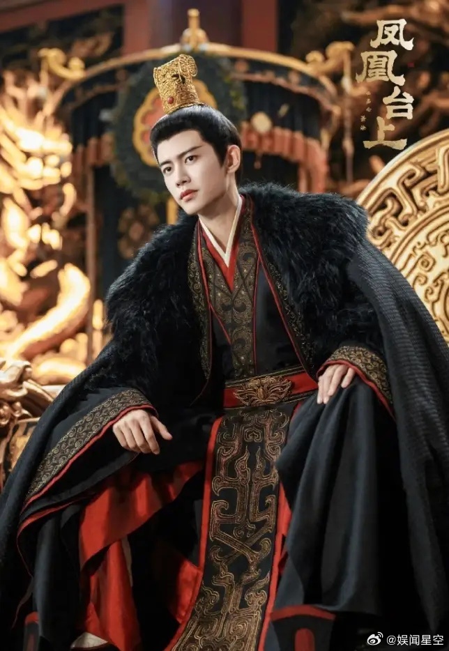 任嘉伦彭小苒《凤凰台上》豆瓣开分4.8！剧情实在太老套了，男女主也毫无CP感，任