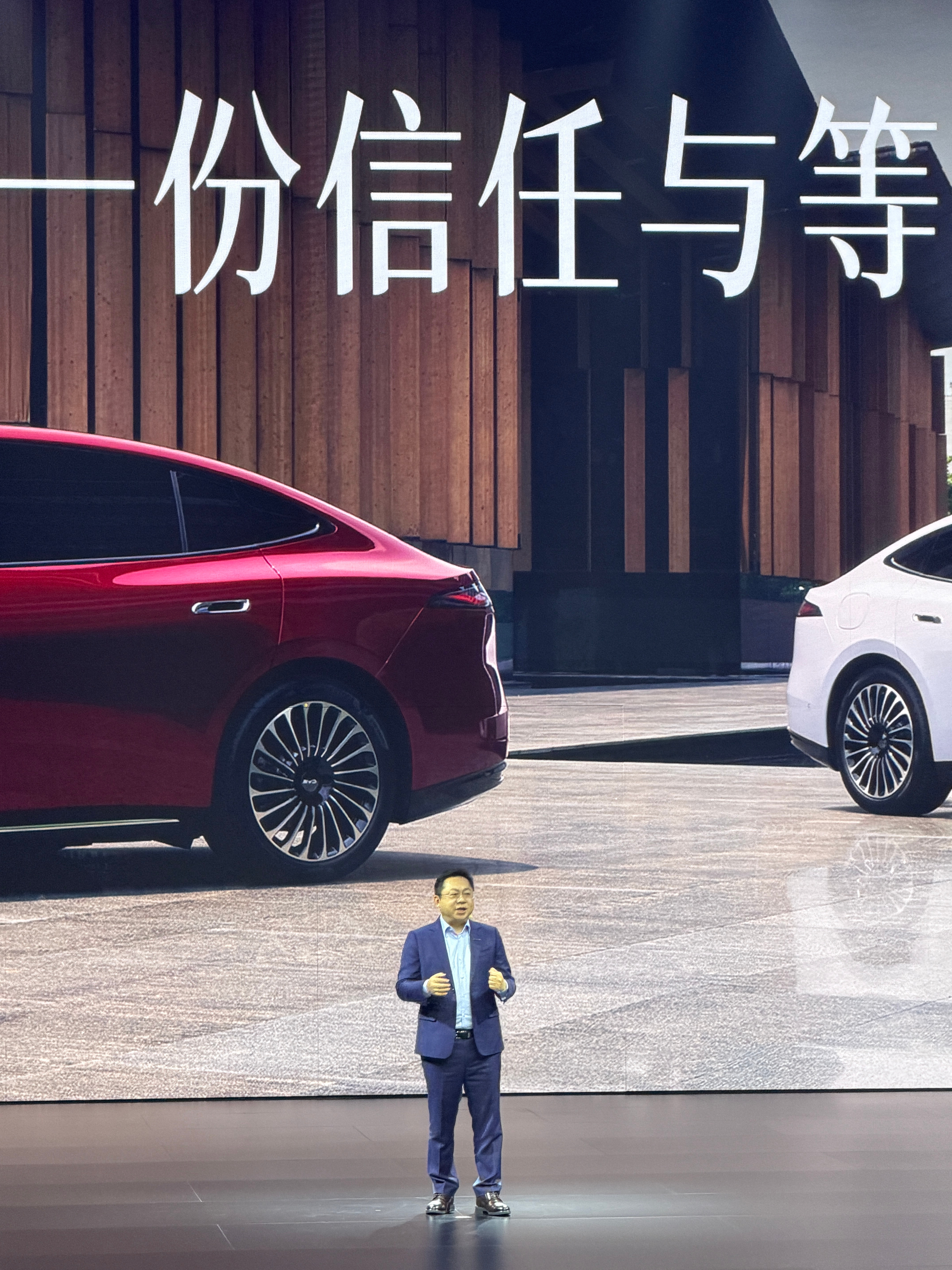 海狮08这个价格怎样？海狮08纯电版23.99万-27.99万海狮08插混版22