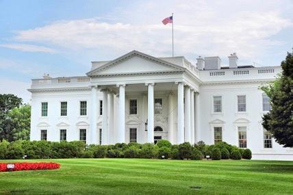美国认为只要我不降息，中国就要爆雷了。中国觉得只要我忍一忍，美国就该降息了。那么