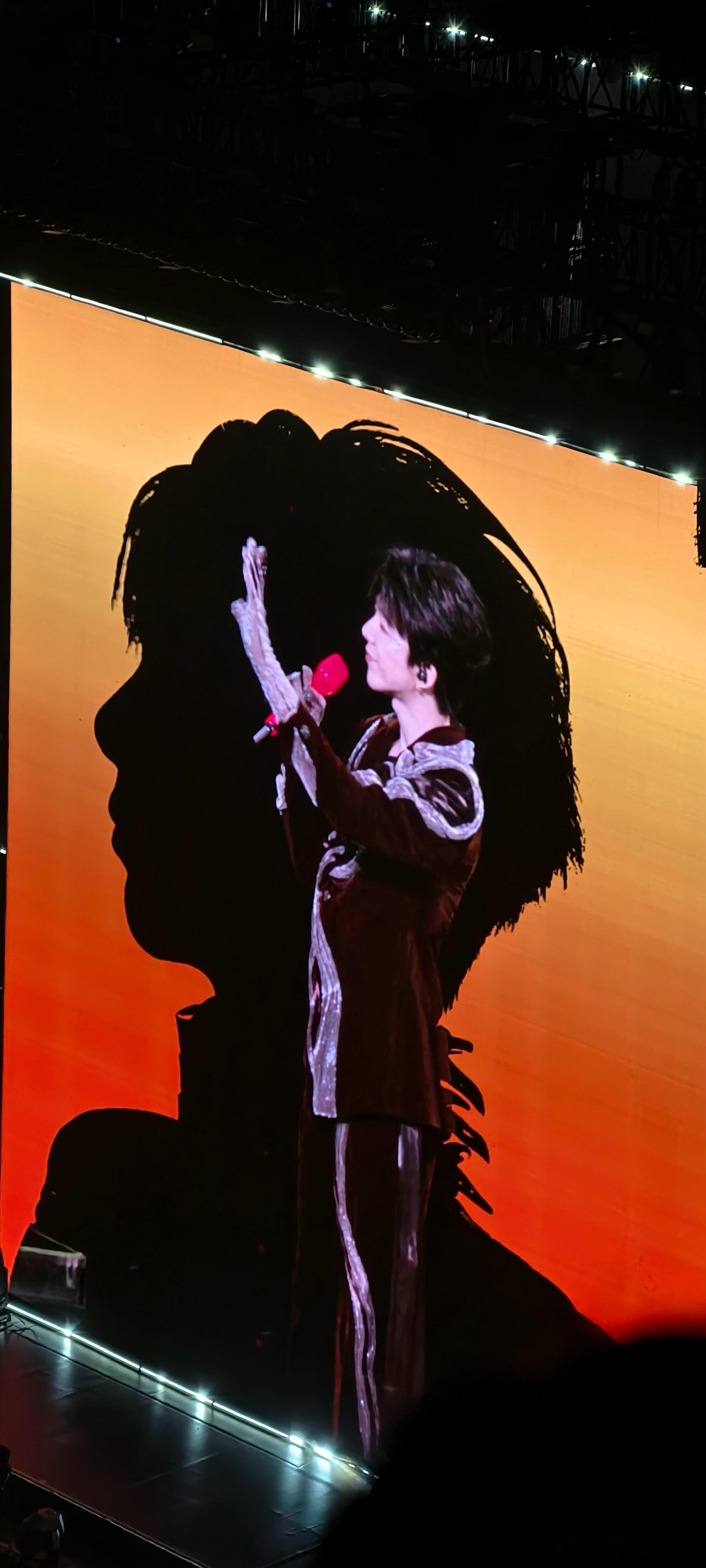 刘宇宁的2025巡演 | 刘宇宁 这一首《一边》的舞台绝美！拍摄视频的时候猛然发