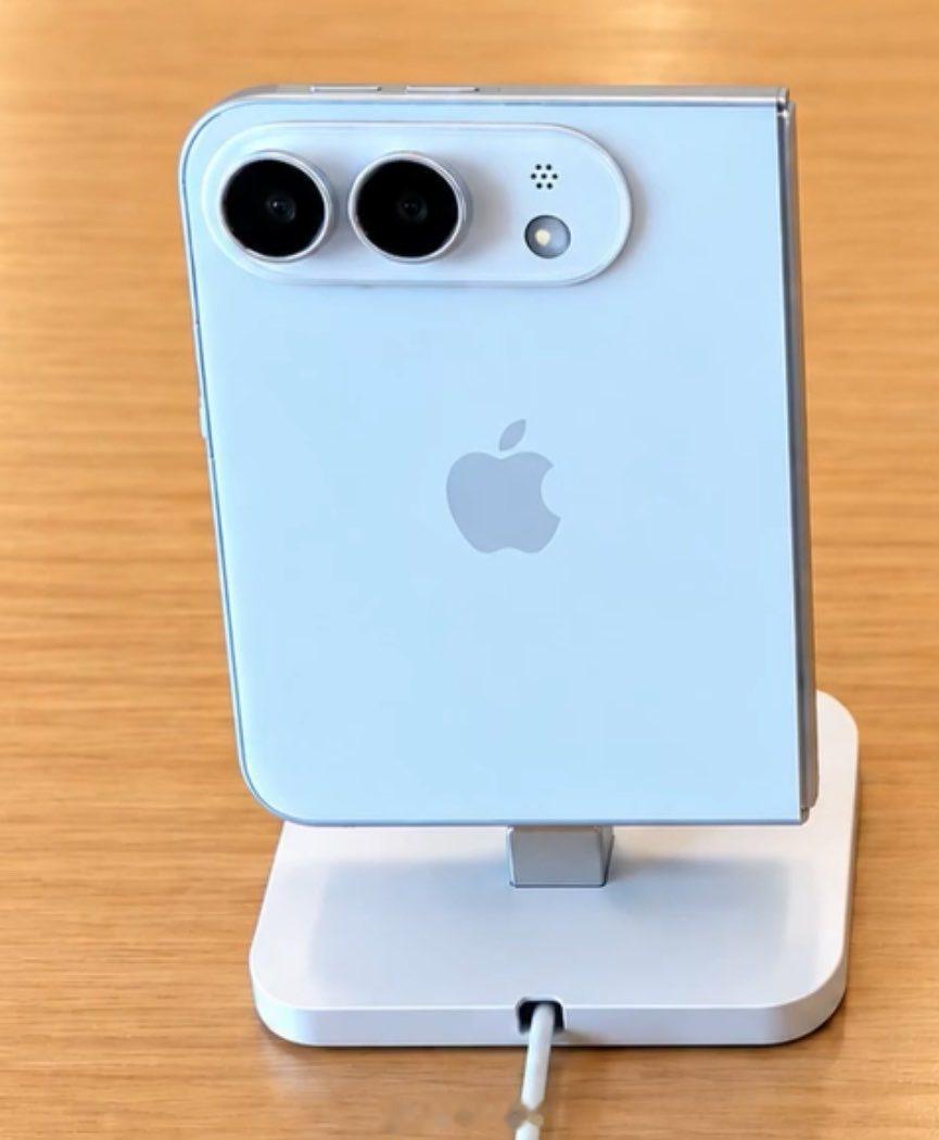 苹果折叠屏 iPhone Duo → 外屏：5.5 英寸 LTPO OLED→ 