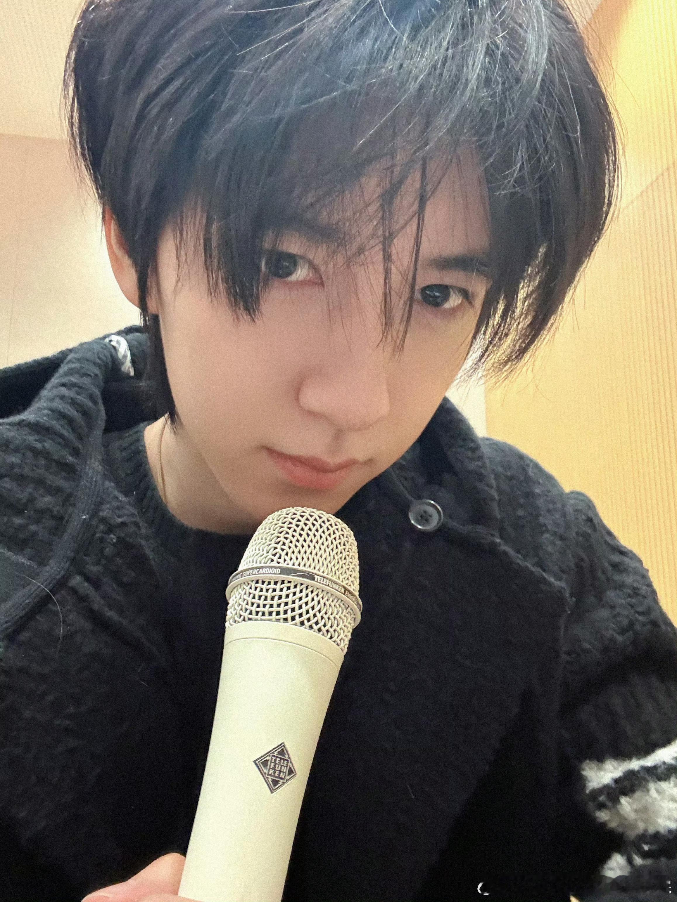 贺峻霖今日份自拍分享 📸 