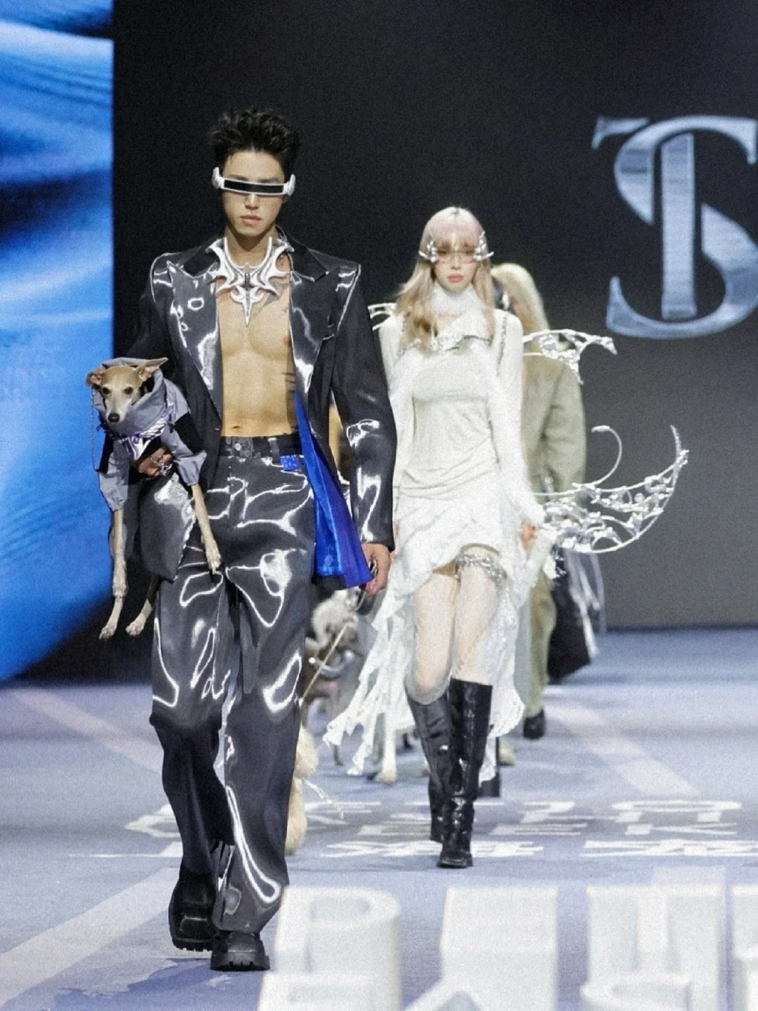 安教練的y3k穿搭走秀💙