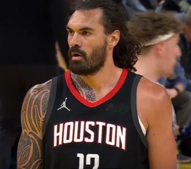 火箭100：97惊险战胜太阳，多亏亚当斯及时复出！

北京时间1月6日，NBA常