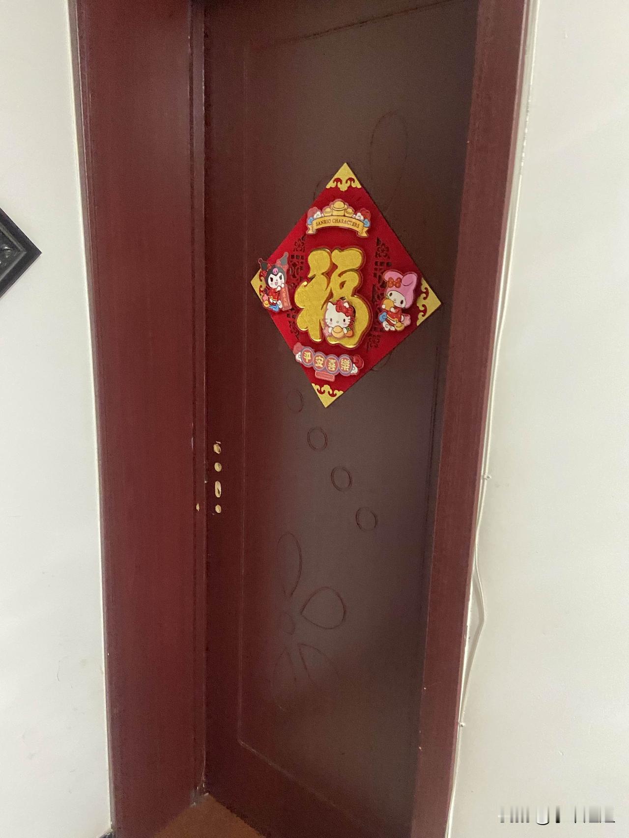 现在的人，都到了互相不打扰的地步了！
就连两口子也不例外了！
我家老头吃完饭，立