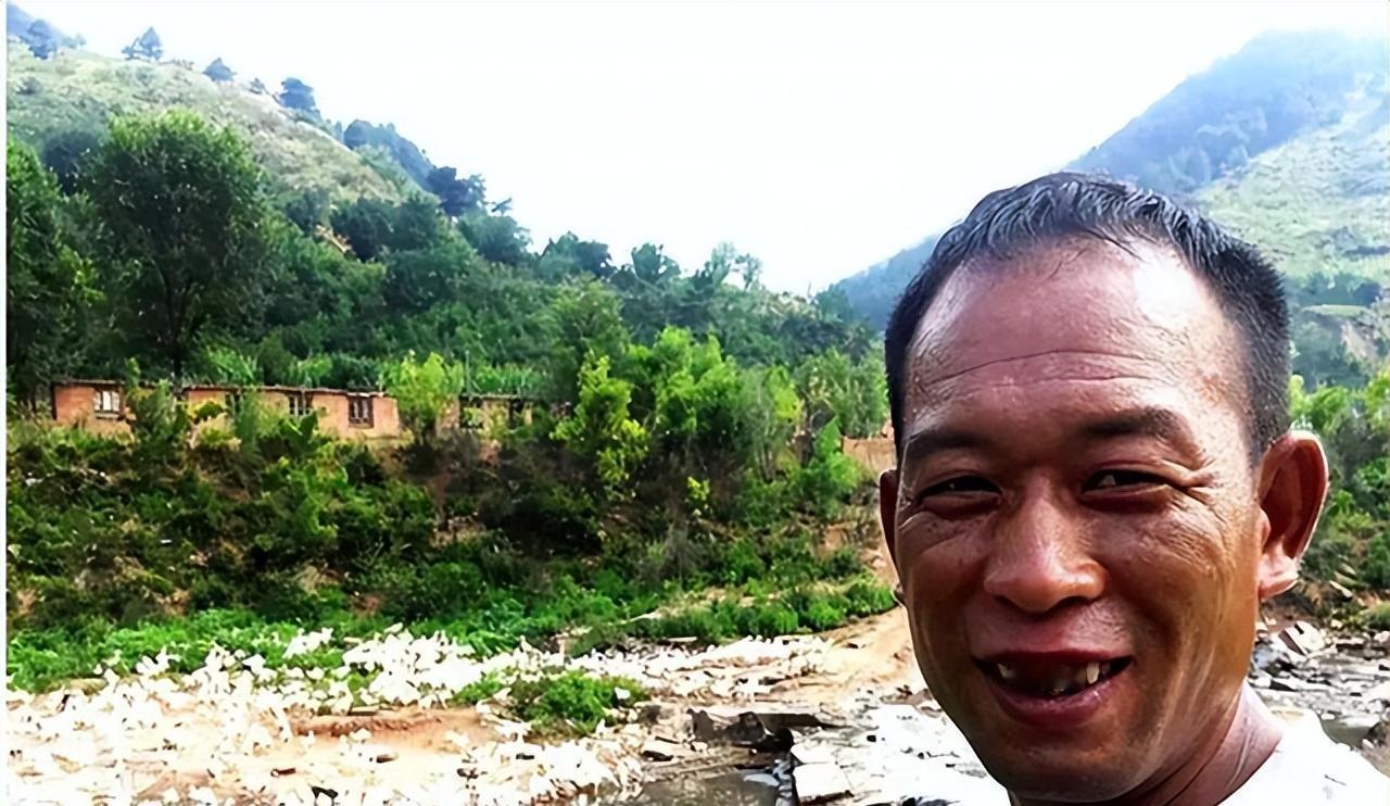 1997年，银川收藏人赵立云和几个朋友像往常一样前往内蒙古阿拉善盟苏宏图寻找奇石