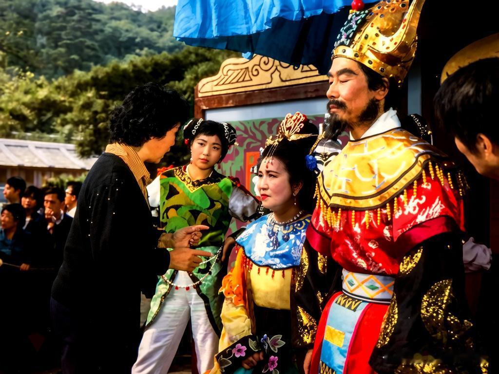 在86版西游记《斗法降三怪》一集中，孙悟空与羊力大仙隔板猜物。王后在柜子里放的是
