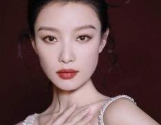 当年倪妮爱上了冯绍峰，对冯母卑微迁就刻意讨好，最终还是被拆散