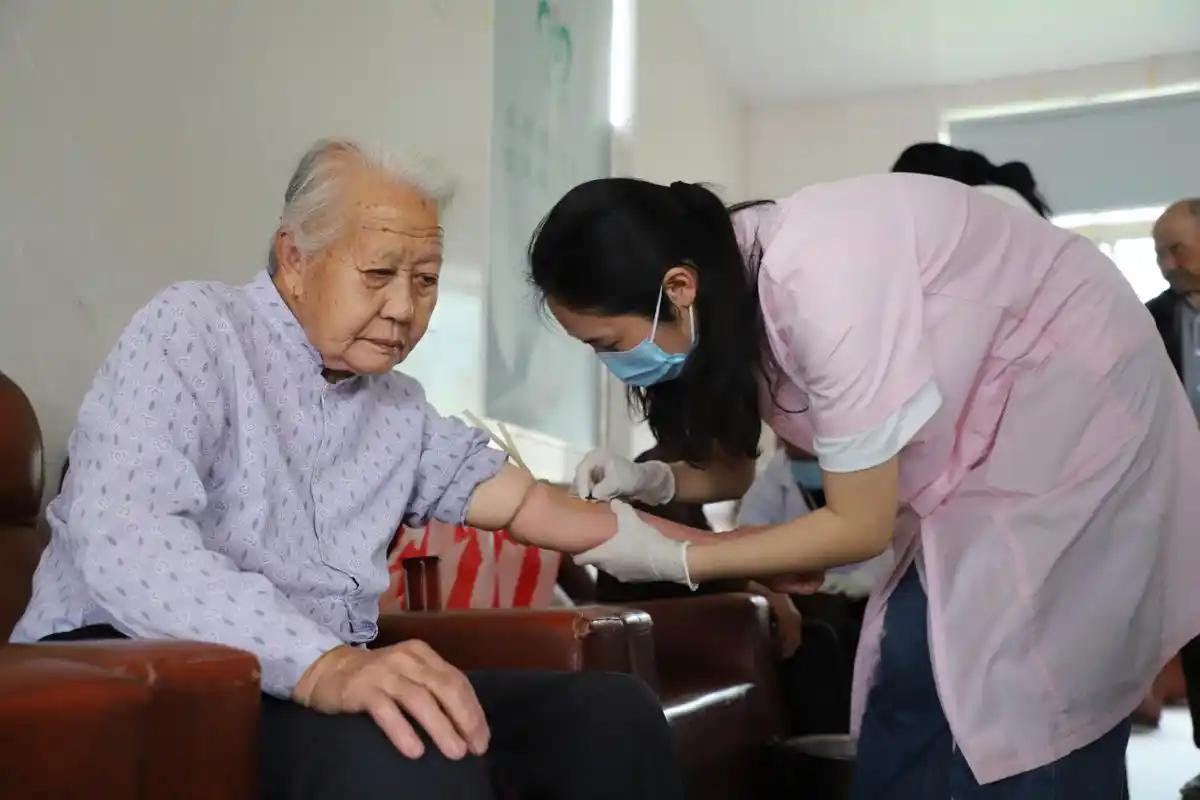医生调查523高血脂患者，惊讶发现：患高血脂的人，多半有4个特点

 
高血脂，