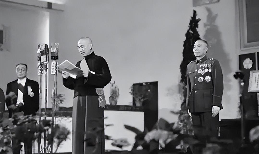 1949 年国共和谈破裂后，张发奎找到李宗仁，建议把蒋介石扣起来，李宗仁听完脸色
