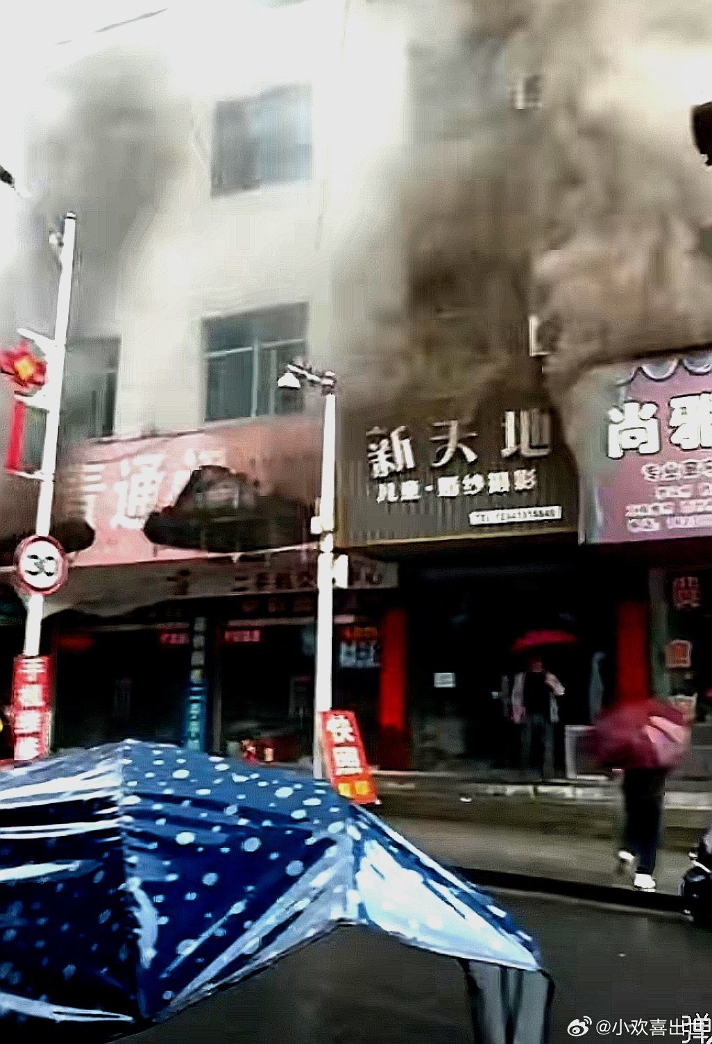 老市场整排都冒烟，是不是电路出问题了 