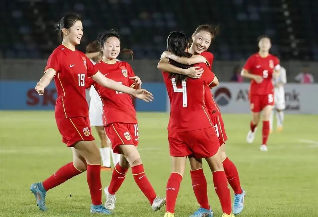 实力悬殊，1-3完败，不到24小时，又一支中国女足国字号球队输球。陈婉婷比较适合