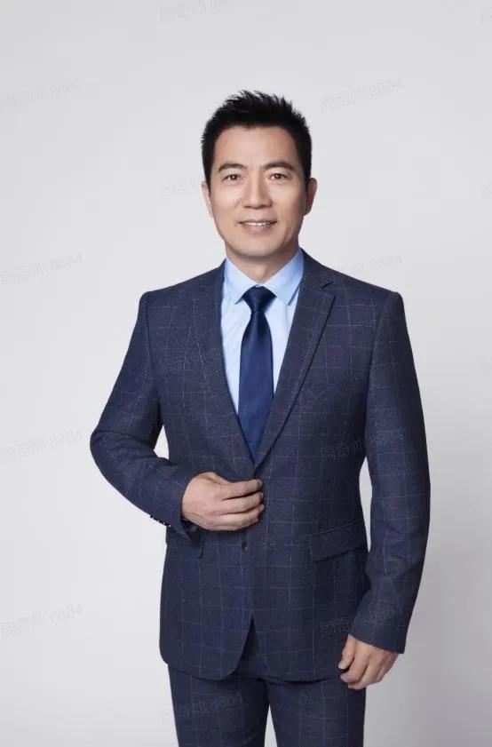 2006年，黄健翔在妻子孙颖手术后不久，就提出离婚，孙颖泣不成声:“我17岁就跟