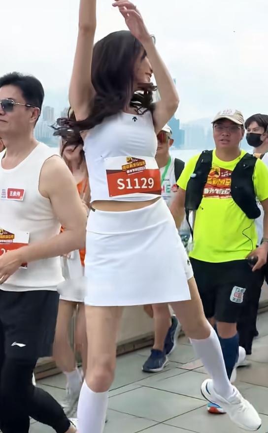 林志玲，冲上热搜！

3月26日，远嫁日本的林志玲，突然冲上了热搜，这一次，不是