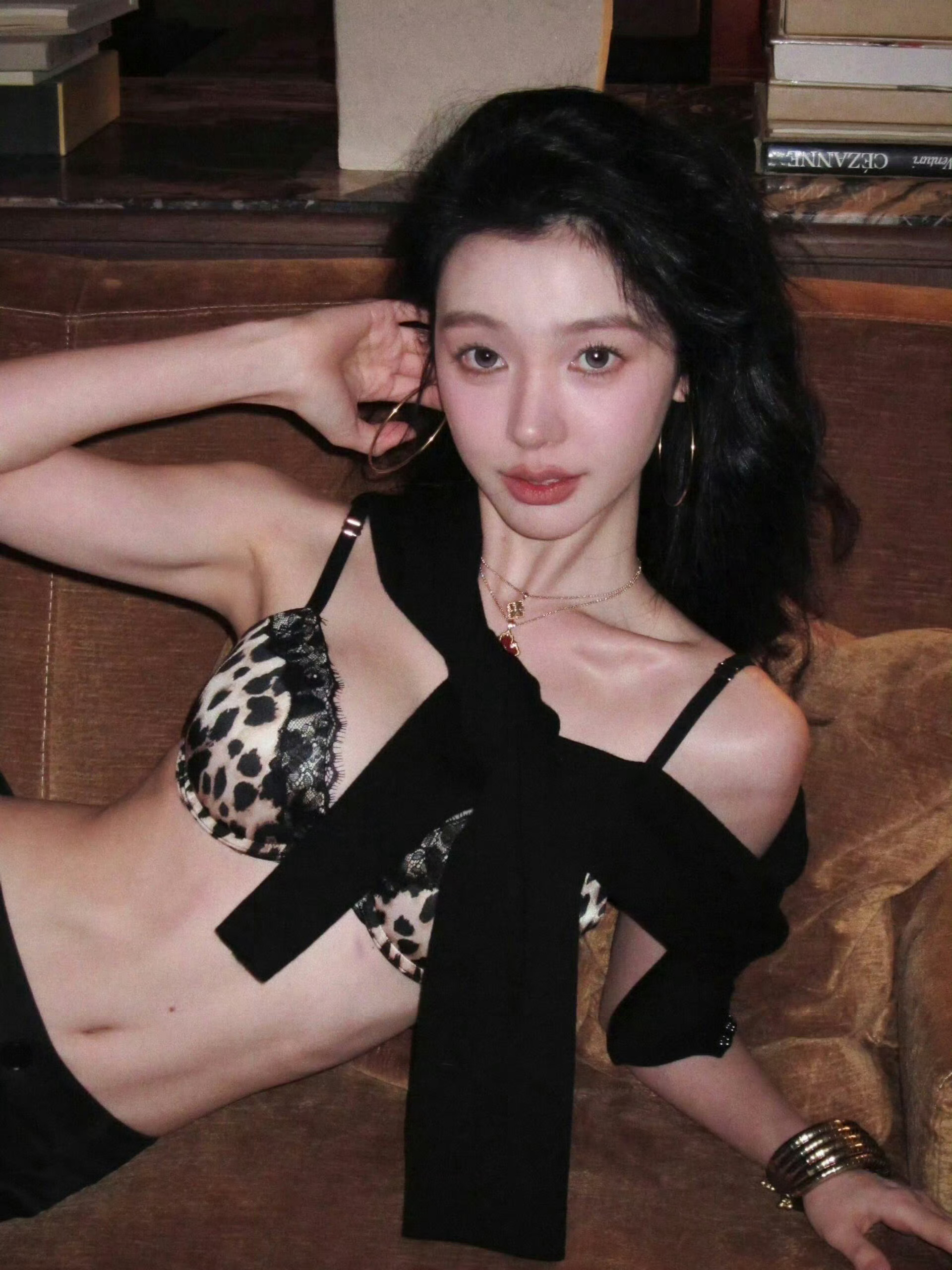 易梦玲 
