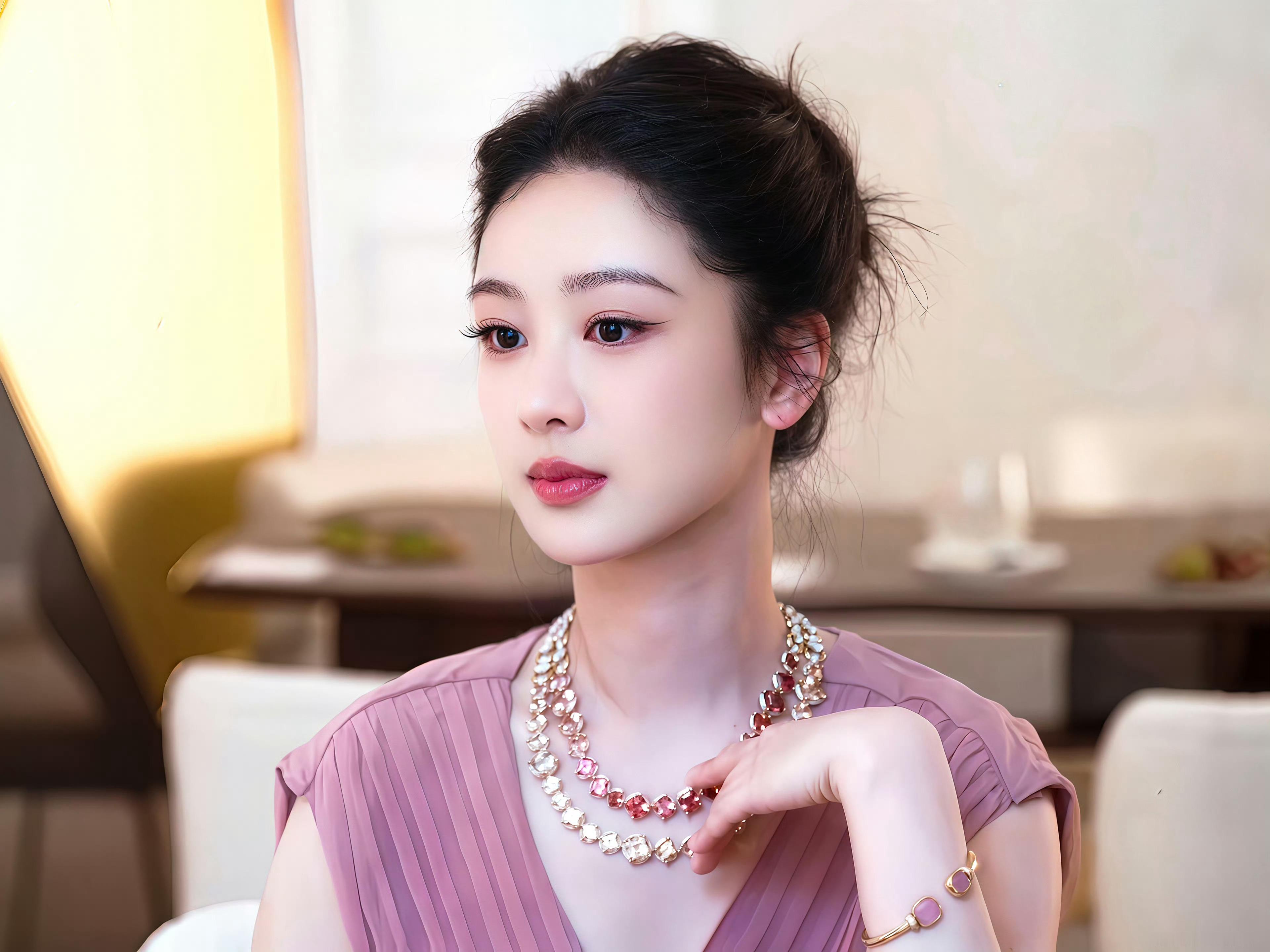“仍然有开在泥泞里温柔的花，有明晃晃的夏天 我喜欢这个世界 但更喜欢你” 