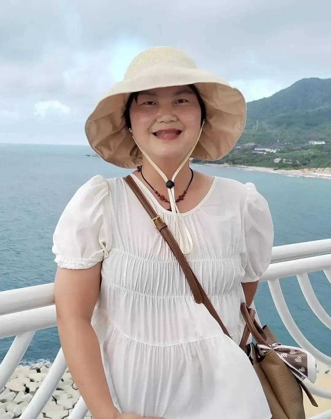 信任一旦碎了，所有的安全感都开始靠监控和翻看手机来维持。我以前也不是这样的人，下