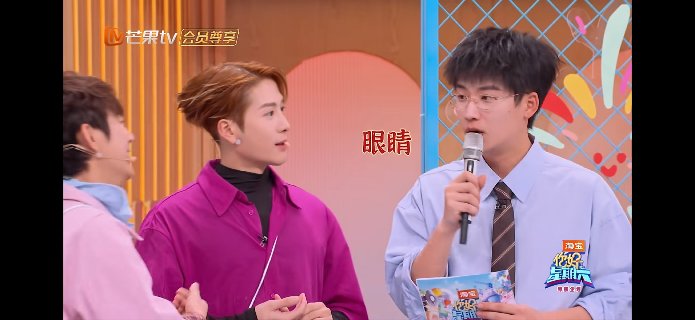 王嘉尔答题是有一套的王嘉尔企图 “快进” 的小心思，被何炅一眼看穿，这场问答太有