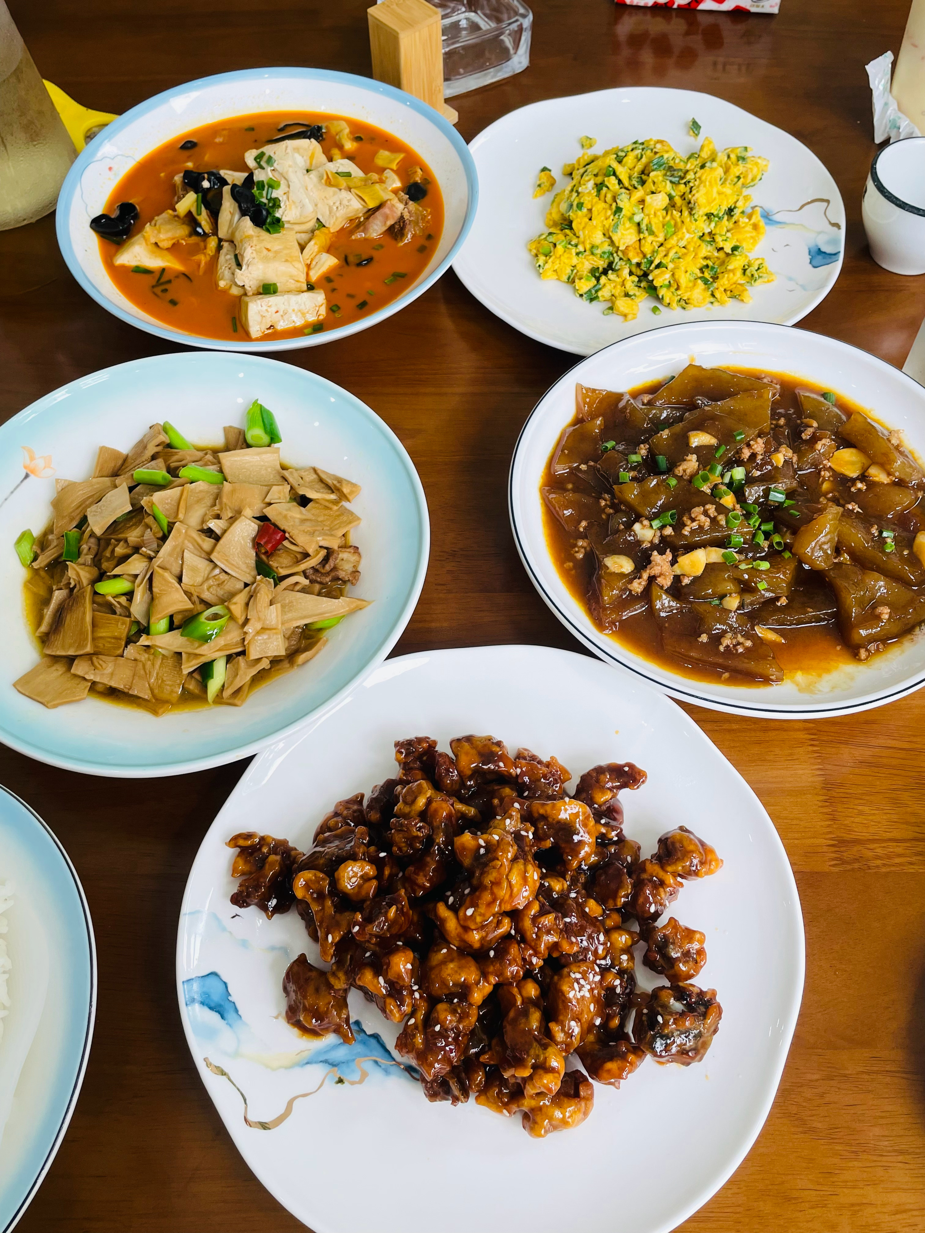 在安吉吃午饭了，好吃乙我的美食日记美食时刻