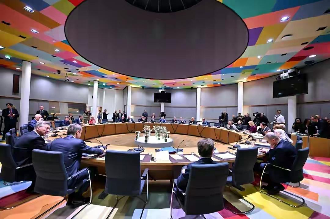 俄警告戳破真相！欧洲靠向中国只是权宜之计，尝到甜头必翻脸。
 
特朗普用关税大棒